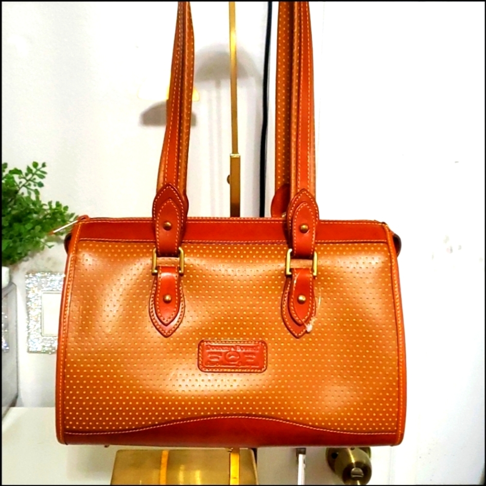 NWOT DOONEY & BOURKE CABRIO LEATHER DOT SHOULDER BAG - Picture 1 of 17